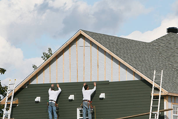 Professional Vinyl Siding technician working in Windsor, SC